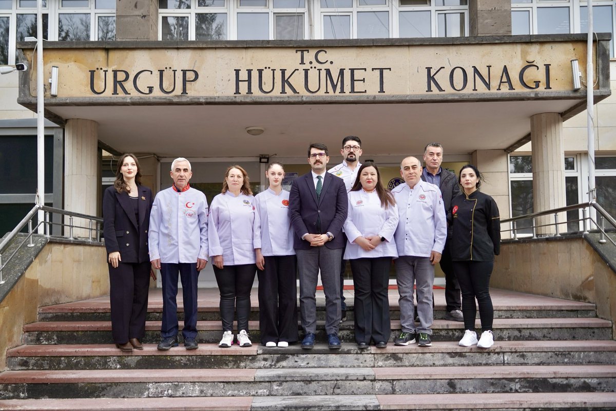 urgupkaymakamlk's tweet photo. 🔷 Kaymakamımız Ömer Coşkun, Kapadokya Aşçılar Derneği Başkanı Elif Demir ve dernek yönetimini kabul etti.

@omercoskun5835 

#ÜrgüpKaymakamlığı
#kapadokyaaşçılarderneği https://t.co/OtjVsGJMdl