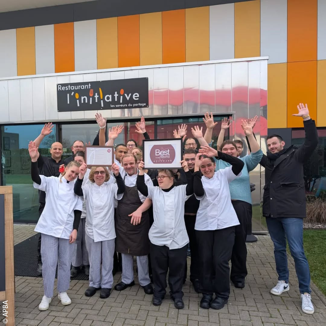Alsace's tweet image. Bravo et MERCI au restaurant L’Initiative, qui emploie 25 professionnels en situation de handicap et qui a obtenu le Prix international du meilleur livre d’équipe au monde !! bit.ly/restaurant-lin… #Alsace