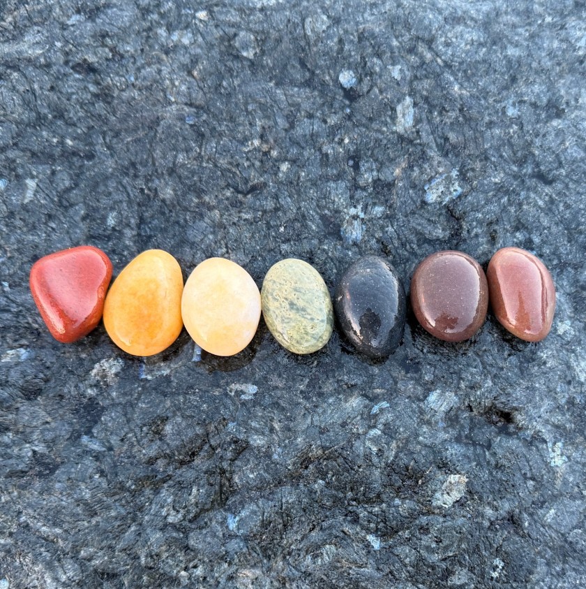 RawlinsonJulia's tweet photo. 🌈Pebble rainbows🌈I love this place where Fletcher and the Rockpool meets Fletcher and the Rainbow, letting my gaze wander where sea meets land, looking for gleams of colour #SheringhamBeach #PebbleArt #PebbleRainbow #NatureRainbow #FletcherAndTheRockpool #FletcherAndTheRainbow https://t.co/L7yLPOQZGj