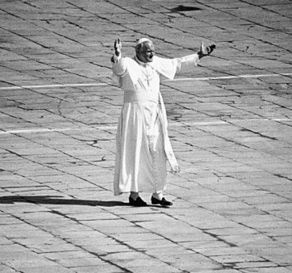 Sólo un verdadero hombre ha podido sufrir como sufrió Jesús en el Gólgota, sólo un verdadero hombre ha podido morir como murió verdaderamente Jesús.
☩ San Juan Pablo II 🇻🇦.