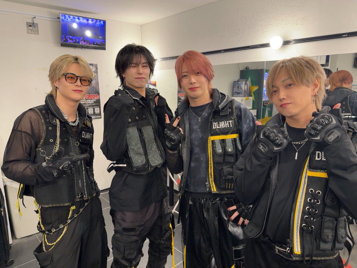 dl_staff_sp's tweet photo. 遅くなりましたが昨日は現体制ラスト
沢山のご来場ありがとうございました💐

4人キラキラしてましたね❤️🤍🩷💙
ほぼ全曲披露のステージかっこよかった✨

れいらぎは卒業おめでとう🤍💙
しんやまはこれからもよろしくです❤️🩷

#DL
#DLIGHT
#ディライト
#でぃらいと

4人でのラストオフショ📸 https://t.co/EHbQG1wR3U