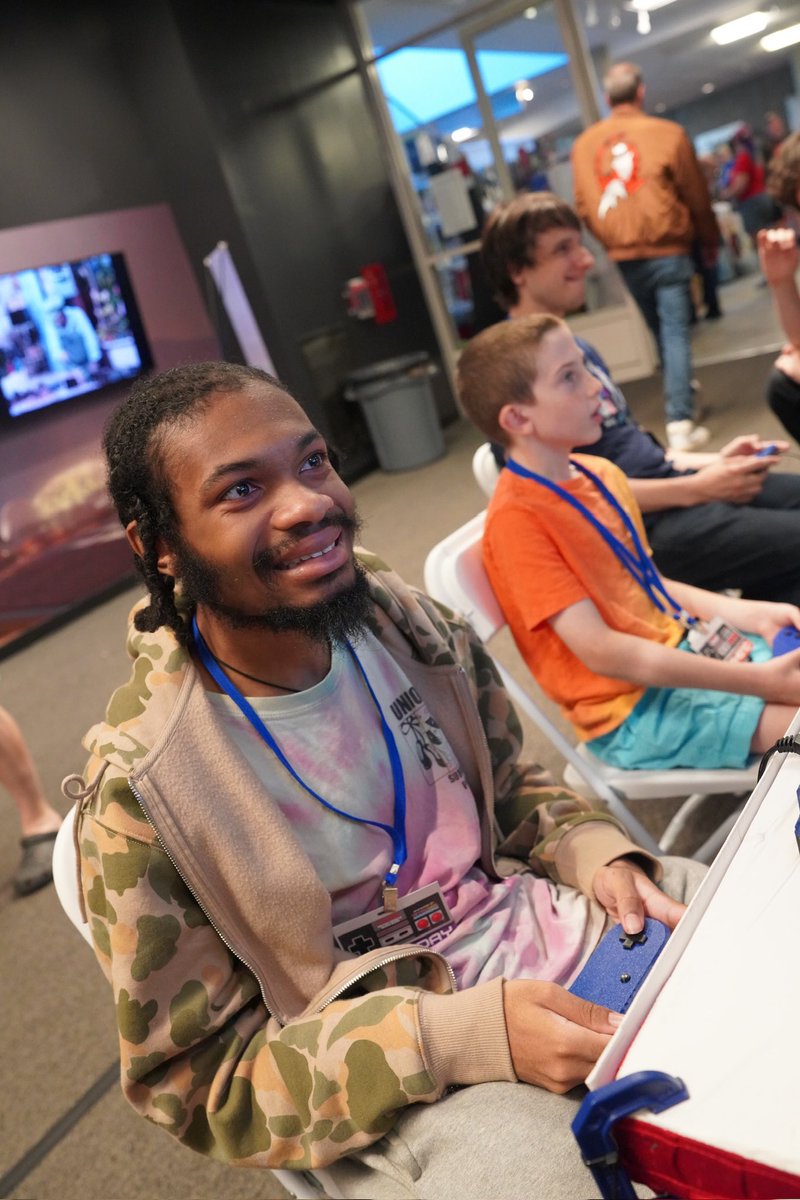 LI RETRO tweet media