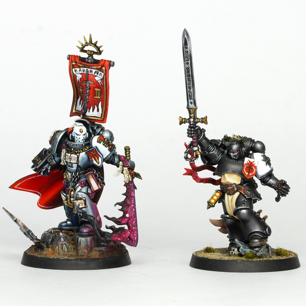 Miniatures painted for a collector. Not 100% finished yet, but hopefully soon! You can see them in the new book True Metallic Metal. There’s also a tutorial on how to paint dark metal 🖤
angelgiraldez.com/en/shop/