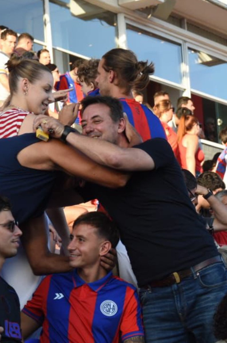 El plan está en marcha. Chiche Master Plan.

El primer paso fue pactar con quien hiciera falta, incluso con el mismísimo diablo, para quedarse con la Comisión Transitoria. El objetivo no era gestionar ni ordenar el club: era tomar el poder desde adentro para avanzar con el