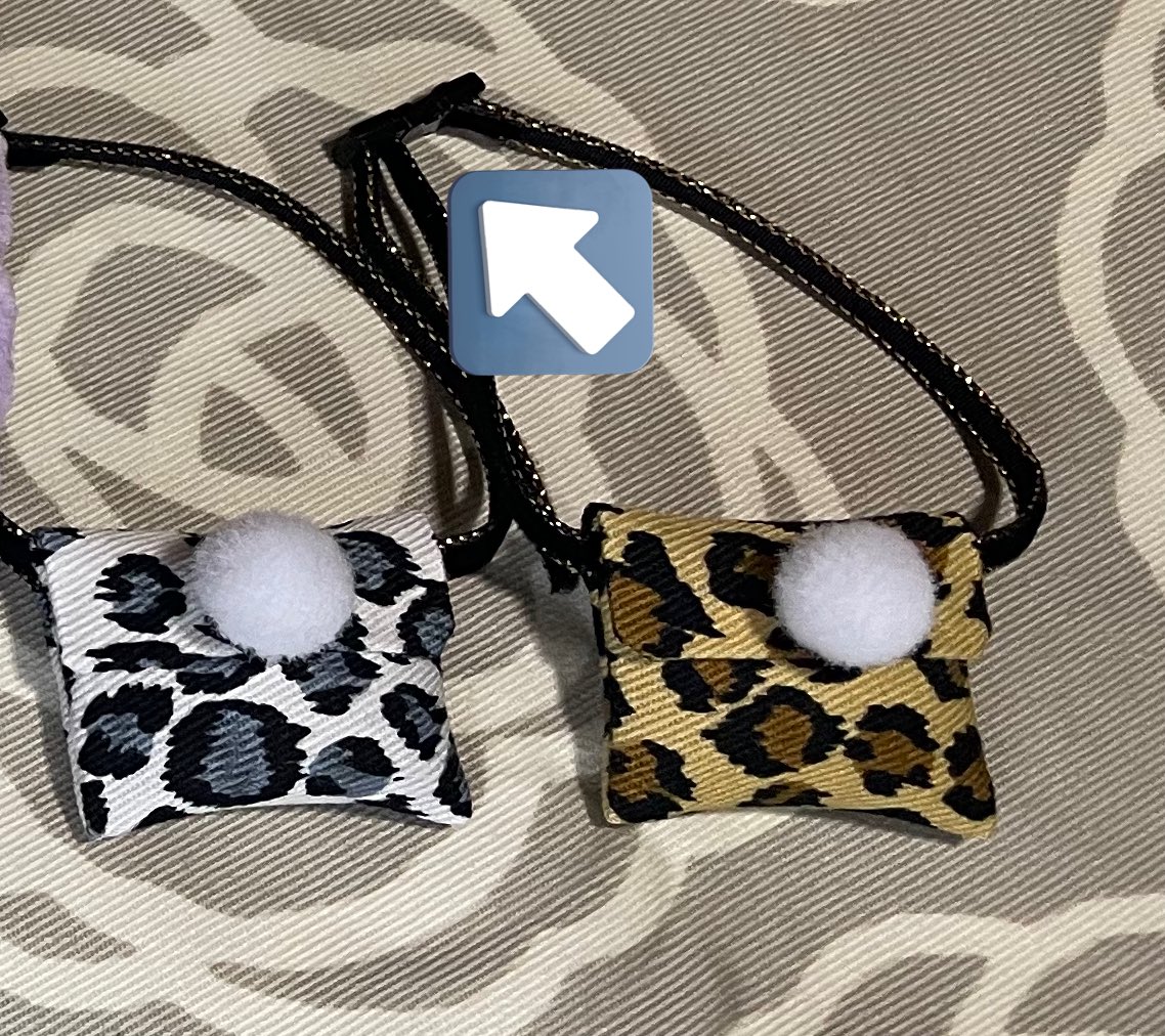 インテの準備中に使ってた布用ノリがない...どっかに転がってるのかな💦
見つからないけどちゃんと買い置きしてた👍
あとこのバックルのパーツが廃番なので厚めのベルベット紐は今回で終了です😔
いい代替品があるといいんだけど😭
