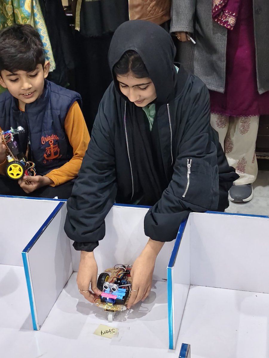 Coding4KidsPK's tweet photo. FIRC-26 Obstacle Avoidance: Few clicks from the ObstacleAvoidance category! #Robotic #Coding4KidsPK https://t.co/jfrrjDdvQt