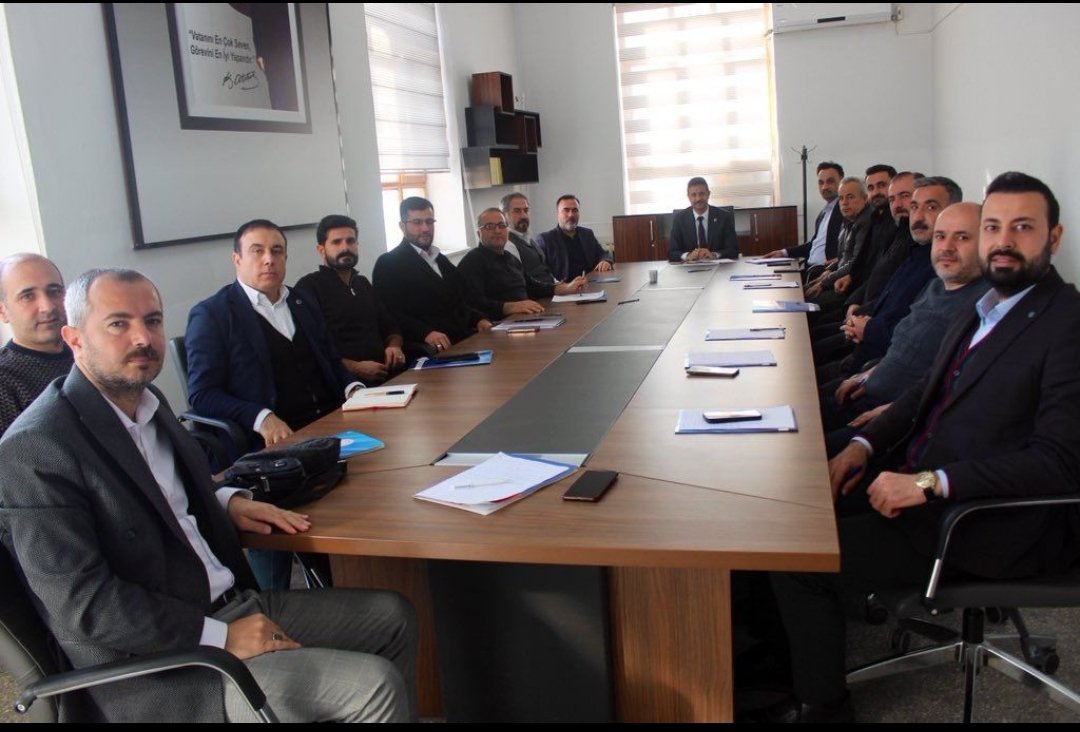 Eyyübiye’de promosyon süreci için start verildi. İlçe MEM in daveti üzerine, ilçede faaliyet gösteren diğer sendikalarla bir araya geldik. Eğitim çalışanları adına, bulduğumuzla yetinen değil; umduğumuz, hak ettiğimiz sonuca ulaşmak için tüm çabamızı kararlılıkla sürdüreceğiz.