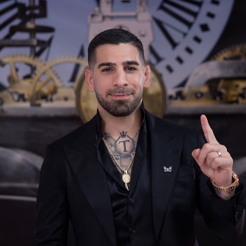 acdmma_'s tweet image. Ilia Topuria has put his $3.5M home up for sale this month

He shared this house with his ex wife, it's located in one of the most luxurious parts of Madrid, he also frequently trained there

It had a gym where he trained, a spa, 24/7 security and a 6 car garage

via @infobae