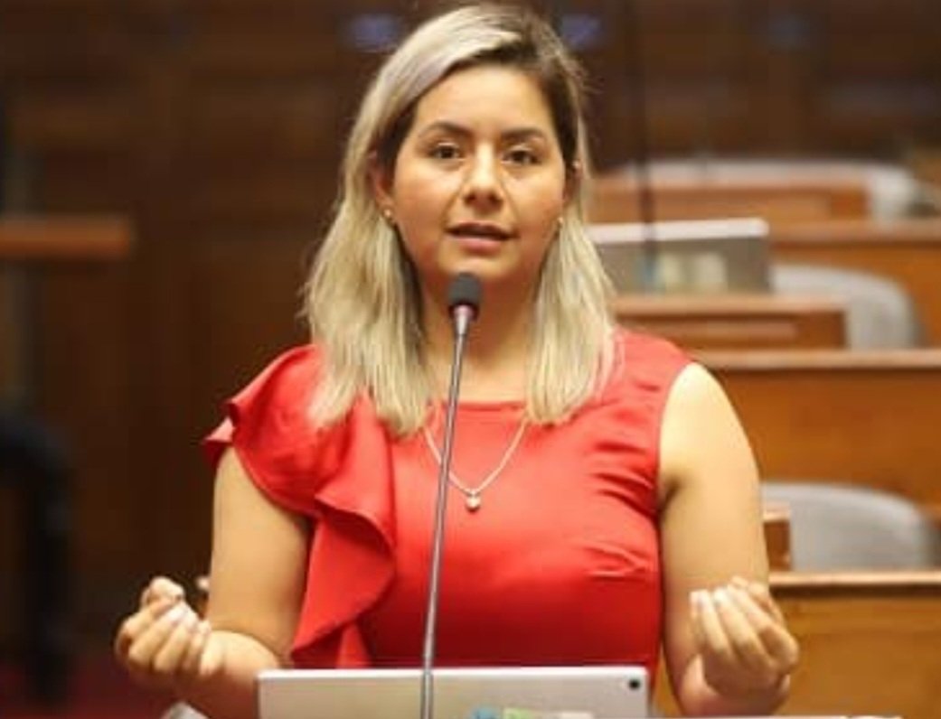 RoyAlta_Peru's tweet image. Amigos, Esta Ratera de Shampoos NUNCA MÁS!!

@Taniaramirezga2