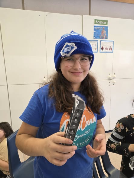 École St-Isidore : En sciences humaines, les élèves ont découvert les Vikings et ont appris comment ils interagissaient avec les autres communautés. Regardez leurs navires ! #céf #écolefrancophone #saskedu #frcan #Bellevue