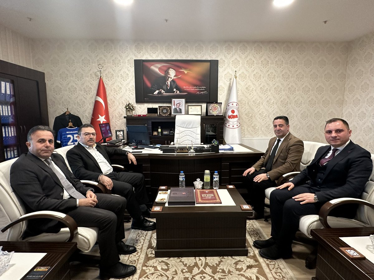 Selami__Altinok's tweet photo. 📍Erzurum 

Bugün, Erzurum İl Nüfus ve Vatandaşlık Müdürümüz Akın Kul’u hizmet binamızda ziyaret ettik. 

Şehrimize sunulan hizmetler ve vatandaşlarımıza yönelik çalışmalar üzerine istişarelerde bulunduk.
Misafirperverlikleri ve nazik ev sahiplikleri için kendilerine teşekkür ediyor, görevlerinde başarılar diliyorum.