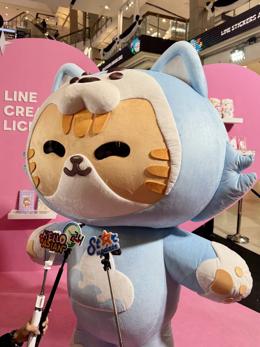 DomundiTV's tweet image. ขอขอบคุณ @stickers_th ที่ให้เกียรติ “น้องซน” @NongZon_Domundi ได้มาร่วมงานในวันนี้นะคะ 🥰

ขอขอบคุณแฟน ๆ ทุกคนที่มาเจอกัน รวมถึงแฟน ๆ ที่ส่งกำลังใจมาให้น้องซนด้วยนะคะ 🫶🏻✨️

#LSA2025XNongzon 
#LINESTICKERSAWARDS2025