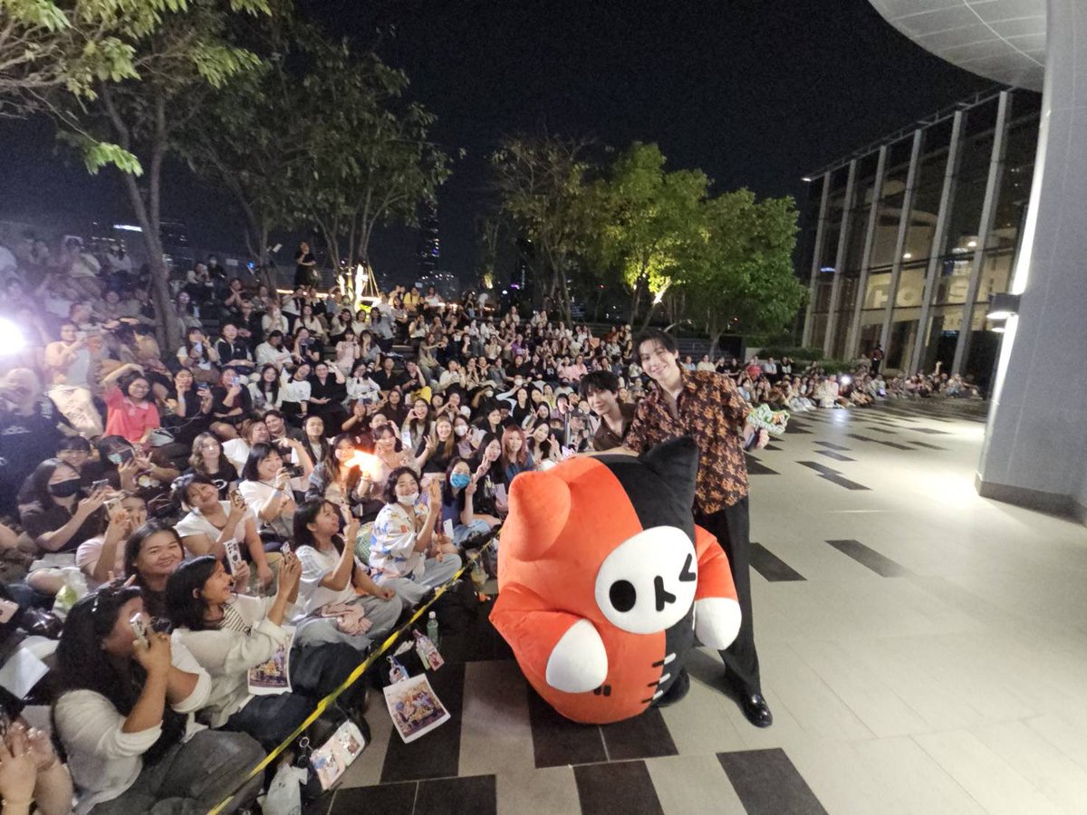 GmmtvShop's tweet photo. เฟิร์ส - ข้าวตัง ขอบคุณทุกคนที่มาเล่นกับ Yuzu Mumu วันนี้นะครับ ดีใจที่ได้เจอกันน้า เดินทางกลับบ้านกันดี ๆ นะครับ แล้วเรามาเจอกันอีกน้า

@firstkpp @myktnw @yuzu_mumu_gmmtv

#สนามอ่านเล่น2026xFirstKhaotung
#GMMTV https://t.co/OCKxZHei5u