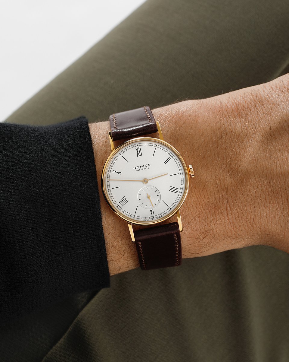 nomosglashuette's tweet image. #Ludwig gold doré is a #timepiece built to last – in terms of quality and design. Inside the 18 kt gold case, the hand-wound movement DUW 4001 keeps perfect time. Delicate gold hands and Roman numerals give this #watch a warm and refined character.

nomos-glashuette.com