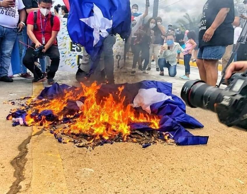 Hoy, mañana y siempre, que coma mierda el Partido Nacional