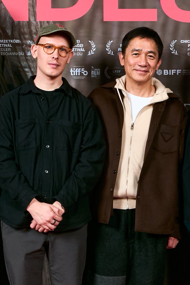 ZsoltAlmasi's tweet photo. Ezt a találkozást sem gondoltam volna…
#TonyLeung #csendesbarat https://t.co/w5Y5X7XV7A