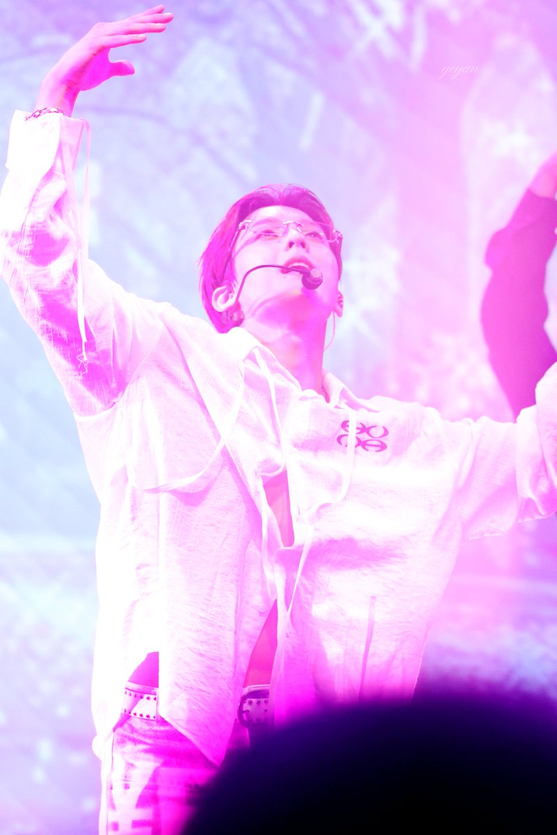 yeyan4937's tweet image. 260117 이민혁(HUTA) CONCERT &amp;lt;𝐇𝐎𝐎𝐊-𝐖𝐇𝐎:𝐊𝐈𝐍𝐆&amp;gt;
예쁜…
#이민혁 #HUTA #허타람찌 #BTOB #비투비 #LEEMINHYUK