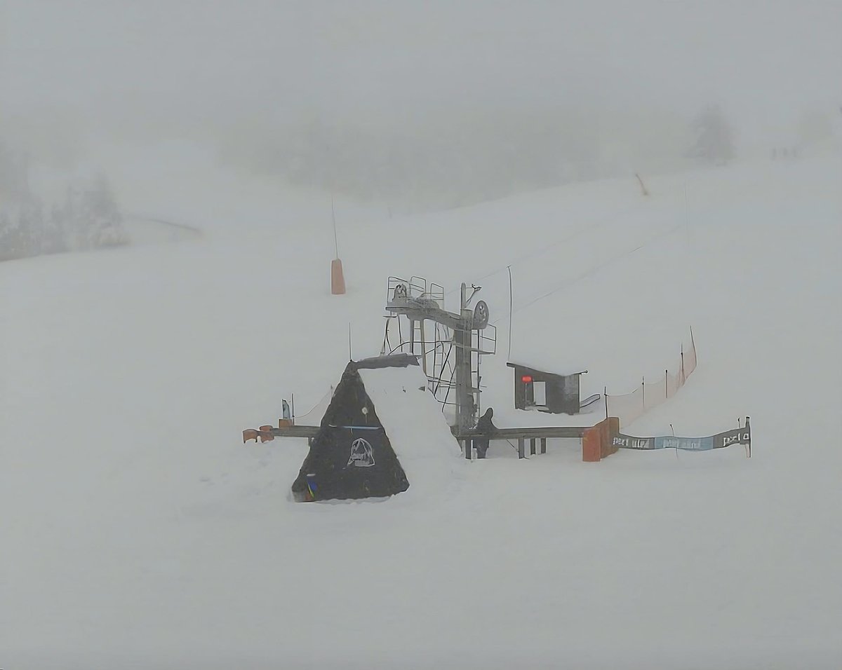 Port Ainé, a solo 30 cm de entrar en el podio de las tres estaciones de esquí con más nieve del mundo lugaresdenieve.com/?q=es/noticia/…