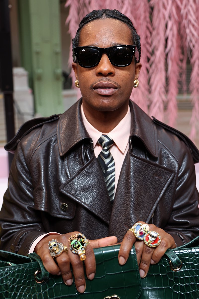 Complex Style tweet media