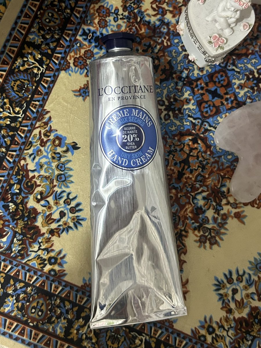 5gheg's tweet photo. For years I’ve been wishing that somebody would buy me this hand cream. I didn’t even want it for any reason besides I thought it’d be a really good gift. So I bought it- but more than that, I bought it for myself. https://t.co/M4n72YRHW8