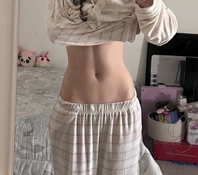 omadboba's tweet photo. What my body looks like at the same time of day, 4 days in a row https://t.co/GDuzfJoHul