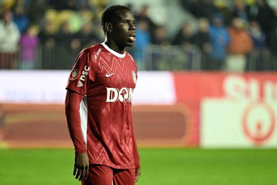 NUFCTalkRadio's tweet photo. According to ChronicleLive journalist Lee Ryder - 

Newcastle could look to sign Kurt Zouma on a contract until end of the season. 

The French defender is out of contract after leaving CFR Cluj earlier this month, having played just four games for the Romanian side. #NUFC https://t.co/GsD6Thm2Jr