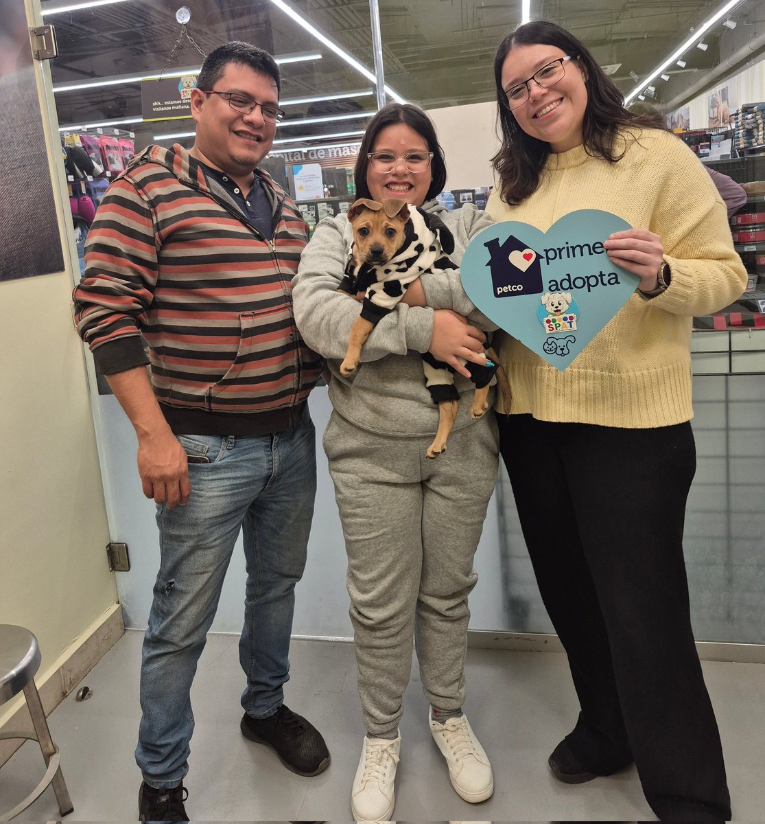 Nuestro Sebastian ya está en casa 🏡 Gracias a quienes sumaron con difusión, apoyo y buenos deseos. Gracias Jackie y Edgar por su inmeso apoyo con hogar temporal y sobretodo gracias familia por darle hogar al Sebas #PrimeroAdopta #Petco #Tampico #MisionCumplida 🐶🐾
<a href="/PetcoMexico/">Petco México</a>