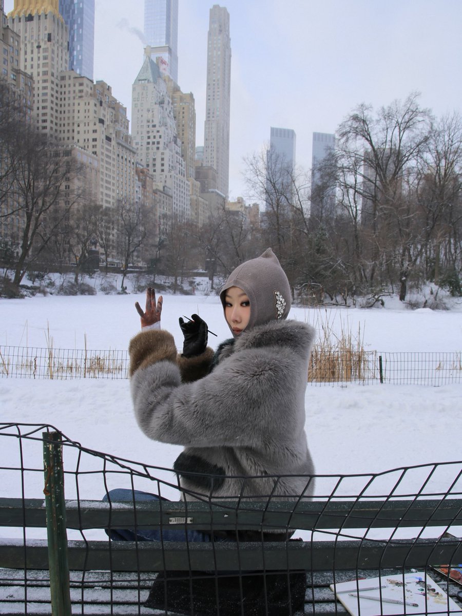 designdain's tweet image. (Freaking) cold hands, warm heart