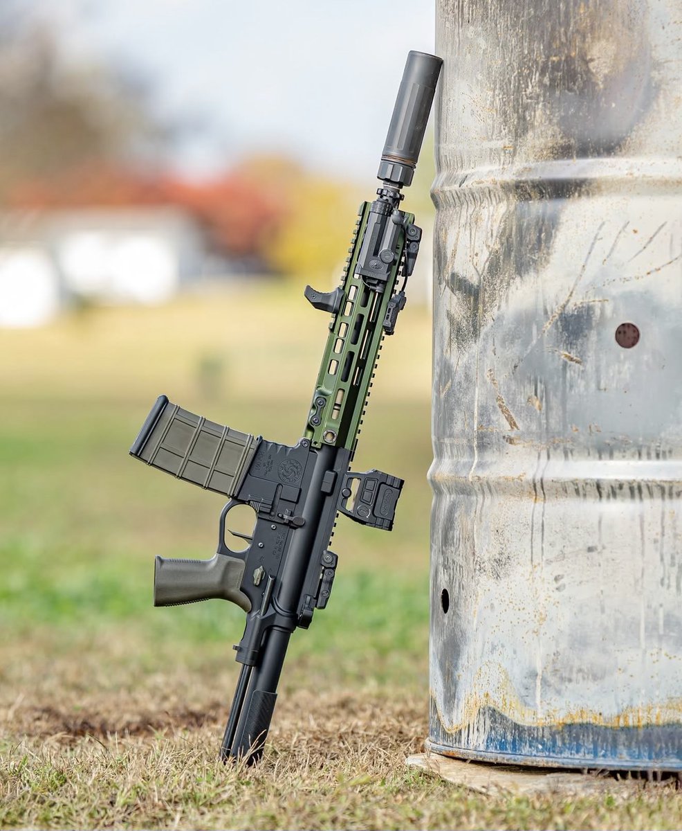 FirearmsOutdoor's tweet photo. This @mimtactriggers AR is bad ass smokin hot. 🔥
📸 from @mimtactriggers https://t.co/cHicLcSERI