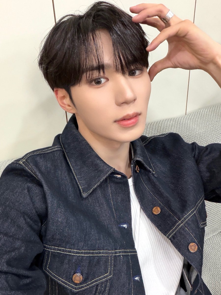 📸] 250127 | ALD1 PLUS CHAT 🦊: ALLYZ who like the blue jacket