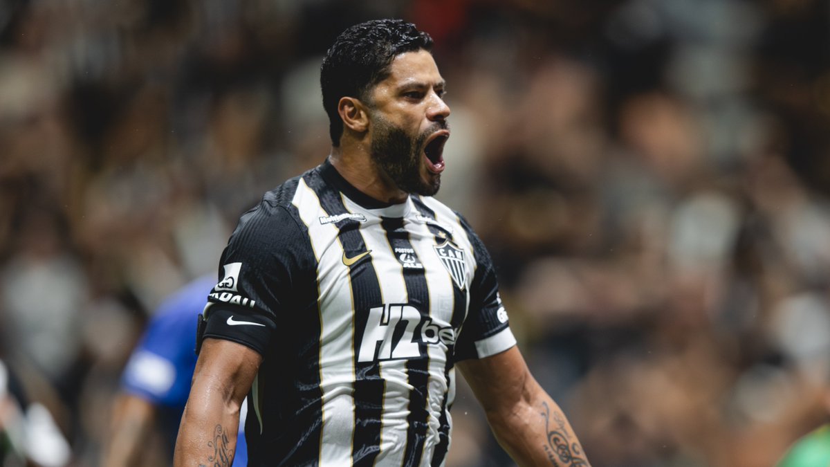 SofascoreBR's tweet photo. Jogadores das TOP 10 ligas com mais gols de fora da área desde o início de 2025:

11 - 🇫🇷 Kylian Mbappé (Real Madrid)
7 - 🇧🇷 Antony (Real Betis)
6 - 🇧🇷 Hulk (Atlético)
6 - 🇧🇷 Anderson Talisca (Fenerbahçe)
6 - 🇹🇷 Hakan Çalhanoğlu (Inter)
6 - 🇭🇺 Dominik Szoboszlai (Liverpool)

🎯🎯 https://t.co/Ij9uDEiEBZ
