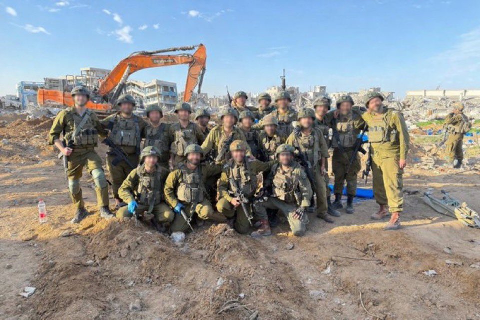 Some of the IDF heroes who found the body of the last hostage, Ran Gvili, and many others throughout the war.

They deserve 100k likes ❤️