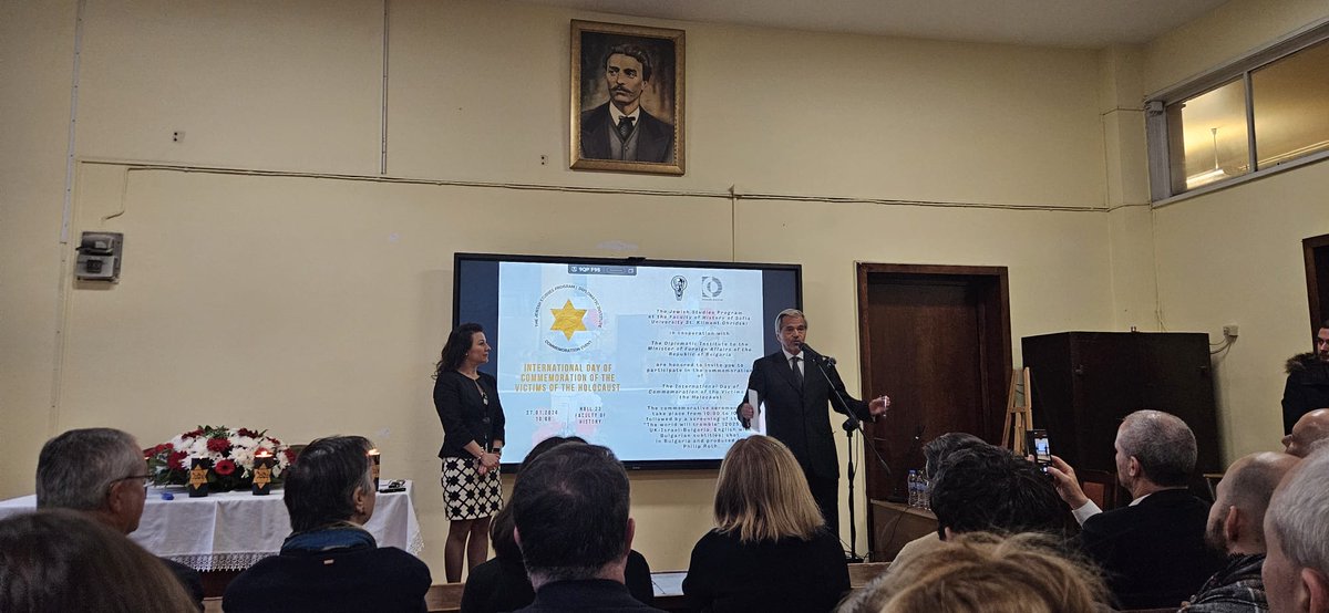 El Embajador Zothner Meyer participó de la ceremonia del Día Internacional de la Memoria del Holocausto, organizada por la Universidad de Sofia y el Instituto Diplomático de Bulgaria, y encendió una vela “en memoria de los Judíos y no-judíos que resistieron la persecución Nazi".