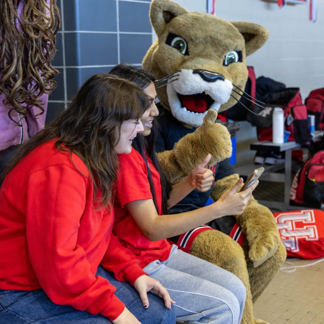 UH Student Affairs tweet media
