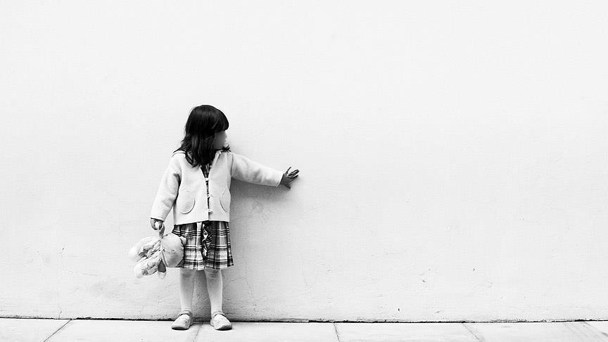 Günün mide bulandıran haberi!

Yıllar önce uğradığı istismarın failiyle evlenmek zorunda bırakılan H.Ş, şimdi de aynı kişinin 3 yaşındaki kızını da istismar ettiği iddiasıyla hukuk mücadelesi veriyor

Kendisini istismar eden erkekle evlendirilmişti. Şimdi ise kızı için adalet