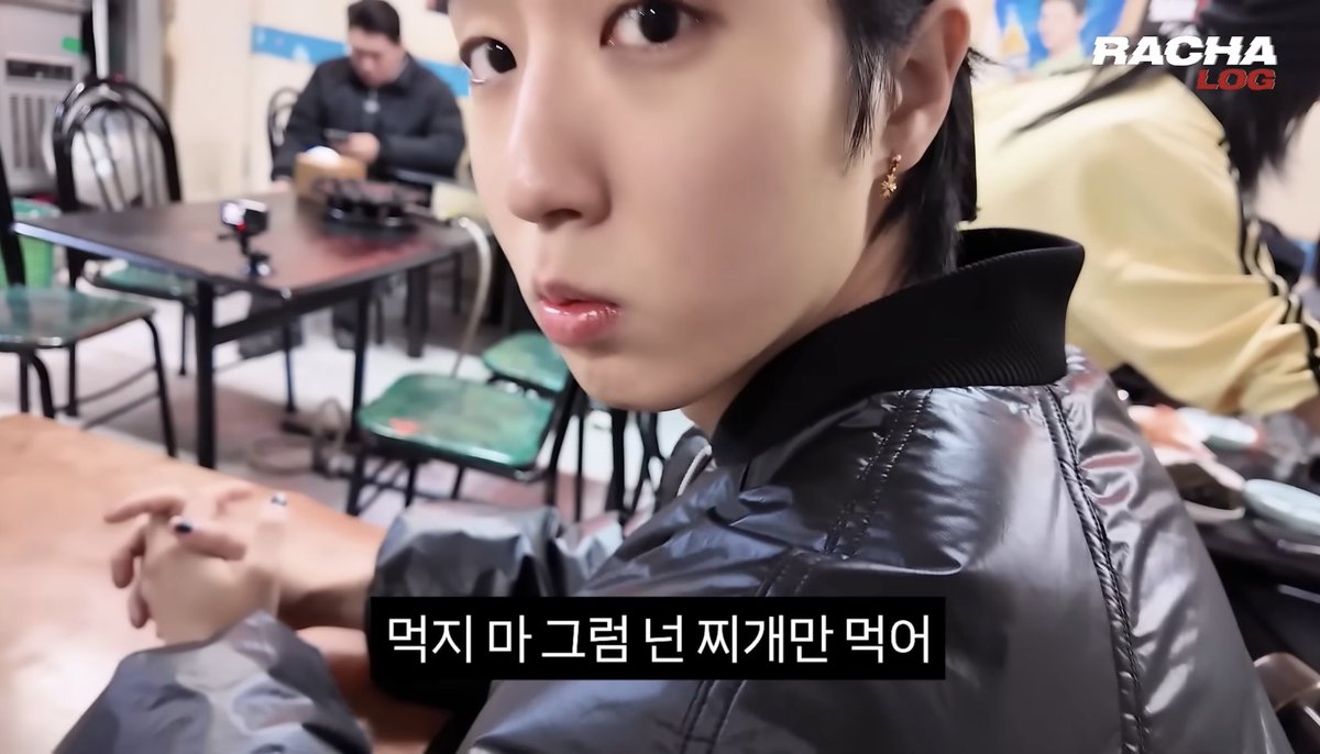 Rachel150917's tweet image. 자막지기 개인 유튜브나 초보 편집자인가 자막 작았다 컸다해서 너무 튀고 디자인을 다르게 하던 글씨색을 다르게 하던해서 구분해야할 듯 뭐가 자막이고 멘트인지 생각인지 그리고 애들 얼굴 가려질 때도 있어서 좀 그럼 자막 사이즈는 좀 통일했으면