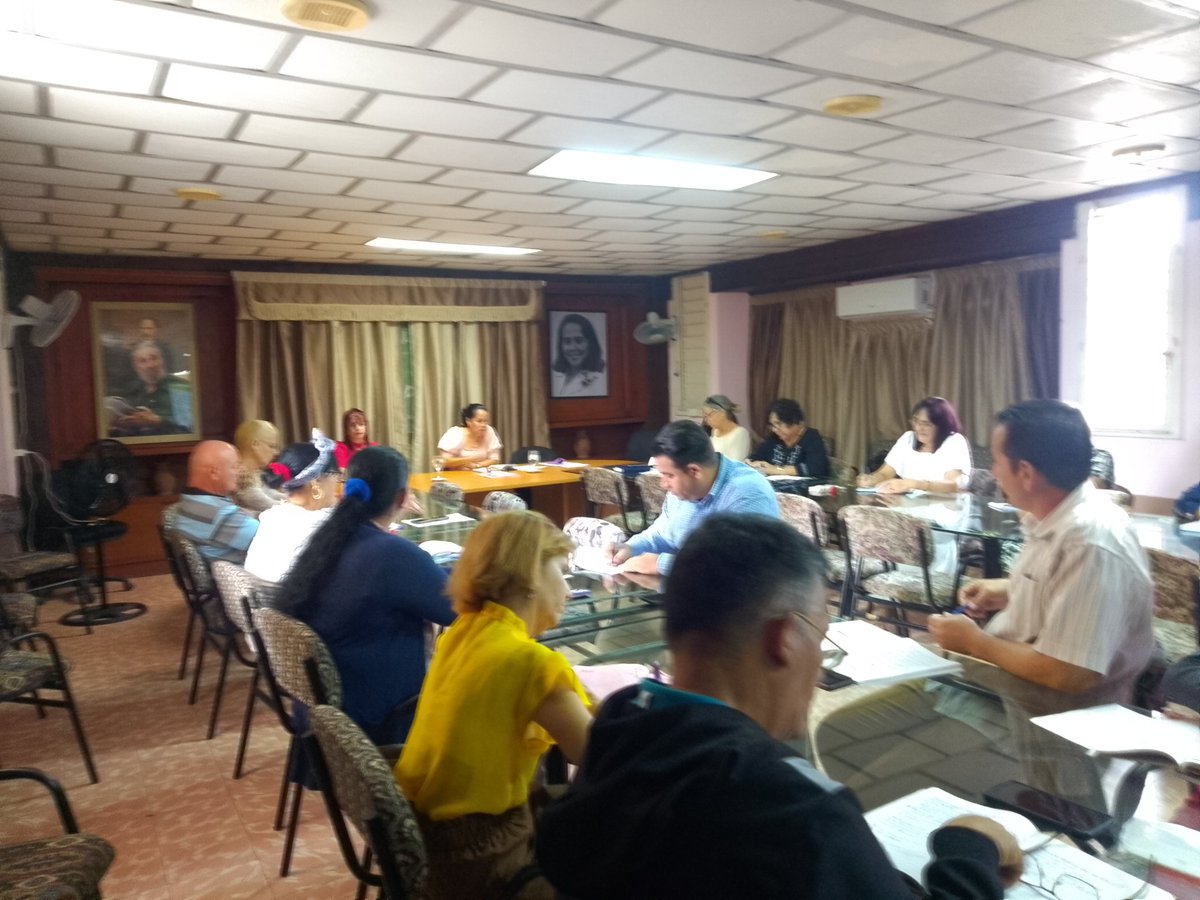 CamagueyDPE's tweet photo. En la mañana de hoy, la Dirección General de Educación en Camagüey se viste de orgullo para valorar el esfuerzo y la entrega de los cuadros de la provincia durante el año 2025. 
 #CubaMined #PorCamagüeyTodo https://t.co/yLTw3KeVxF