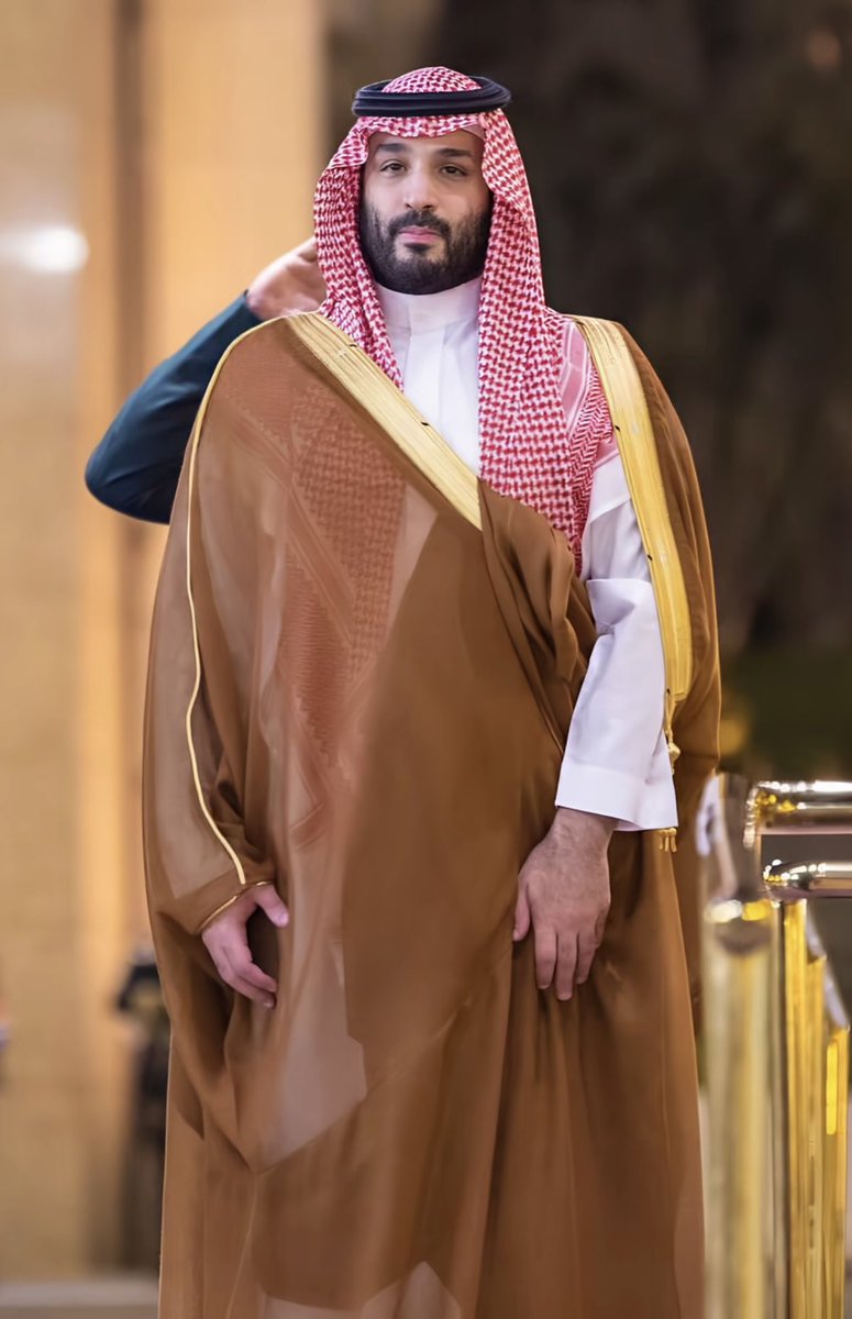 f_alnmes's tweet image. هده مليك الحزم من هامة طويق 
واسبتشروا به خير قبل اتحليقه 

ماصاد خرب الروض صاد العماليق
كم حاكمً مغرور عده زريقه 

يفطر على الامجاد مع فكة الريق 
وقبل المسا يمسح دموع الخليقه

#فارس_سلطان 
#المملكة_العربية_السعودية