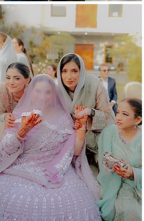 NazishSoomro's tweet photo. @AseefaBZ 😍✨ https://t.co/mhaaxdIcE0