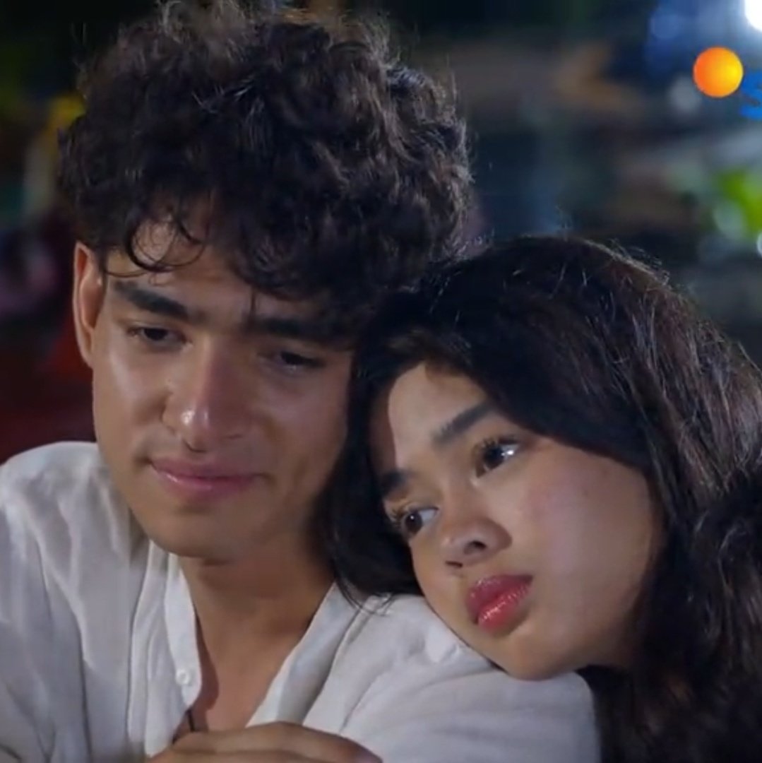 jpviaa's tweet photo. clingy gf                                        clingy bf https://t.co/VmoM9WRjWV