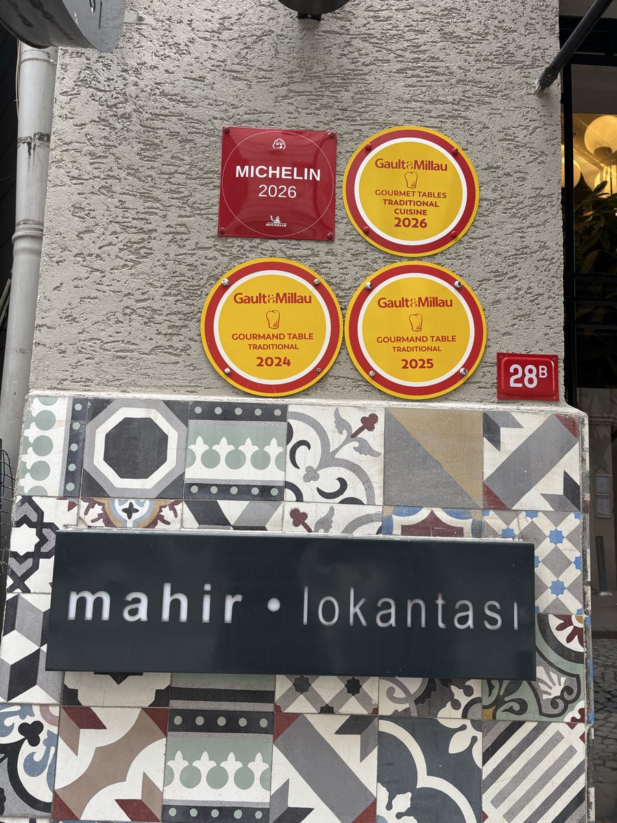sonradan_gourme's tweet photo. Mahir Lokantası, hep kalabalık ama her zaman lezzetli. Lahmacun, içli köfte ve diğerleri.
Tek olumsuz sayılacak yanı başka yerde yediklerinizi beğenmemeye başlıyorsunuz.
Aldığı tüm ödülleri sonuna kadar hakediyor. https://t.co/eALuIHwJOX