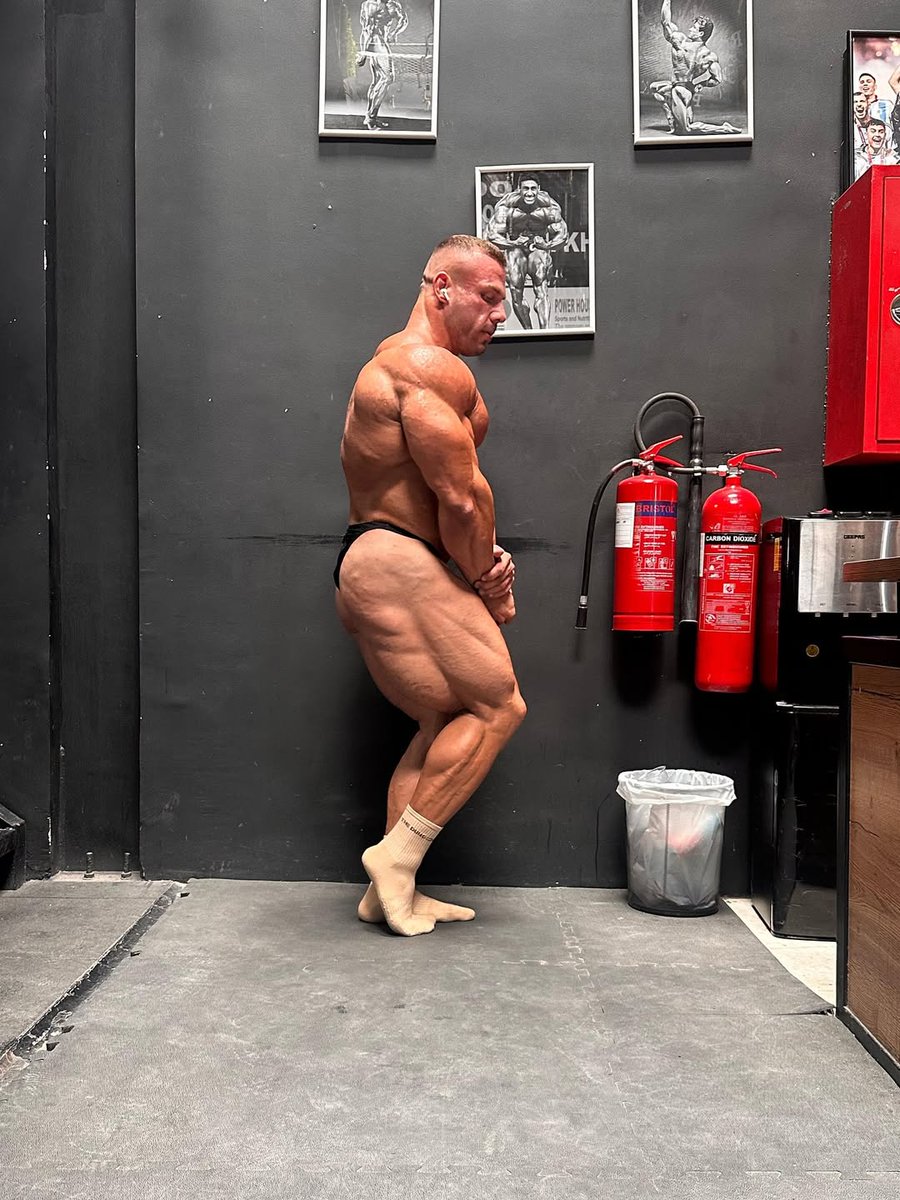 Adolf Burghardt IFBB PRO 🤯🤯