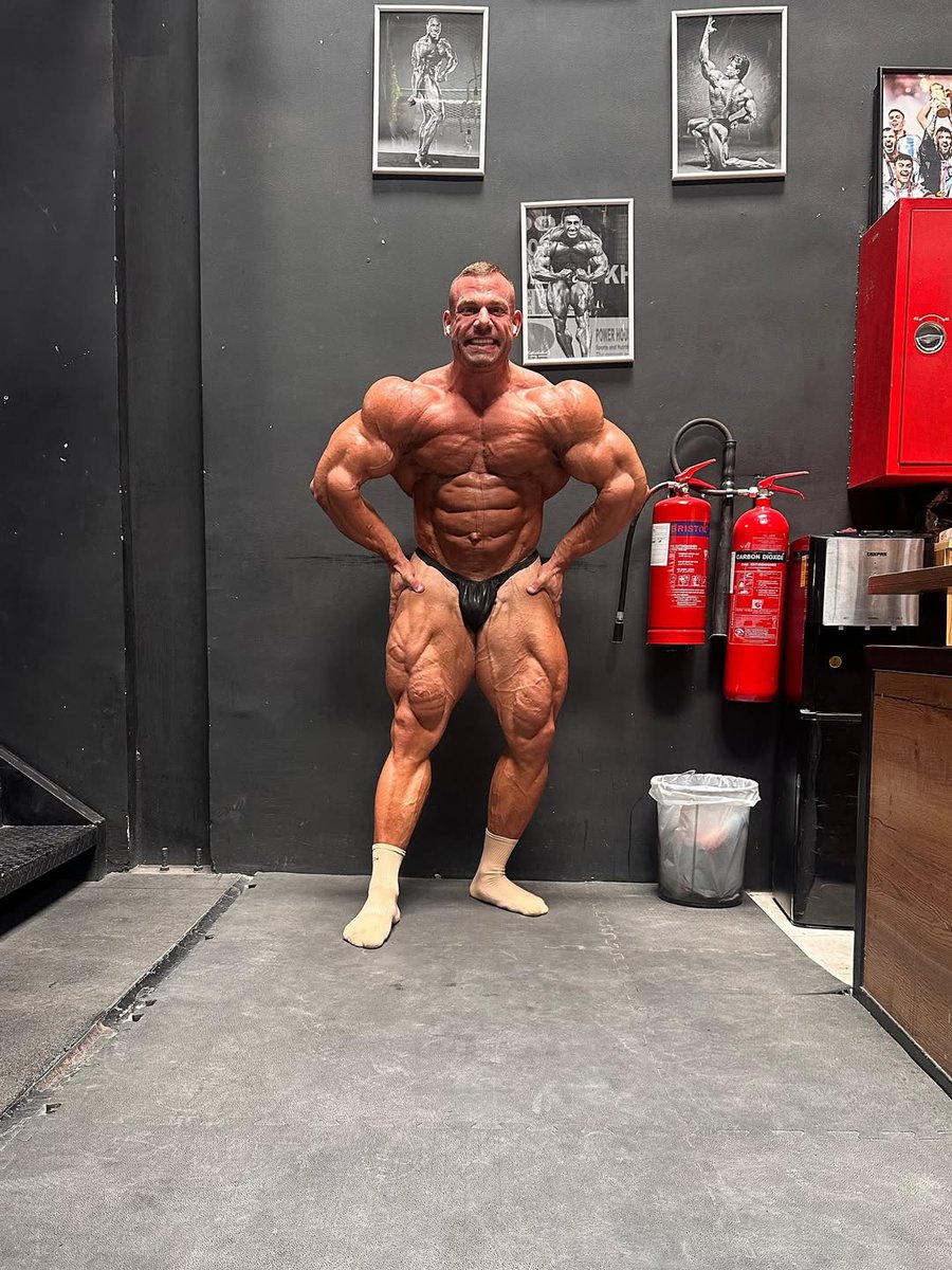 Adolf Burghardt IFBB PRO 🤯🤯