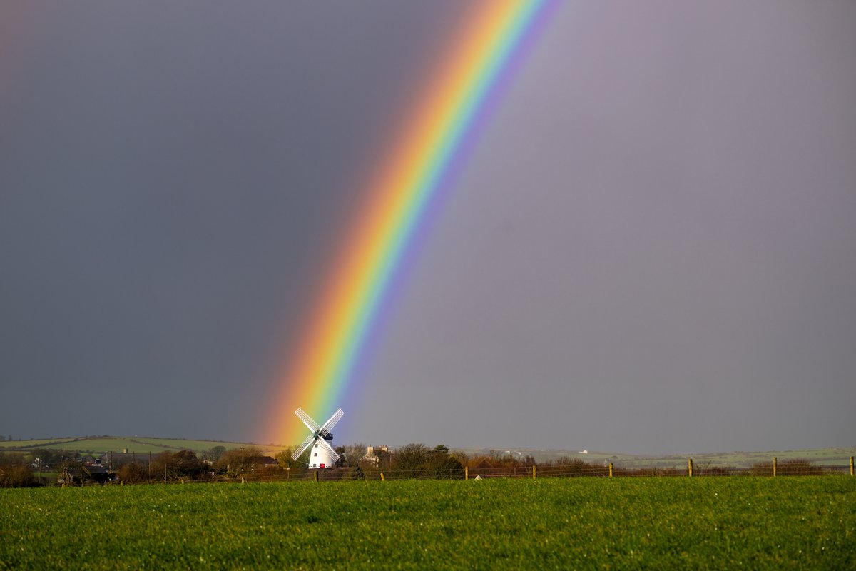 philhenRGC1404's tweet photo. Lovely rainbow this afternoon at Llynon Mill, Llanddeusant, Anglesey. . @bbcweather @itvweather @DerekTheWeather @S4C @S4Ctywydd @Ruth_ITV https://t.co/Pvyirf7nG4
