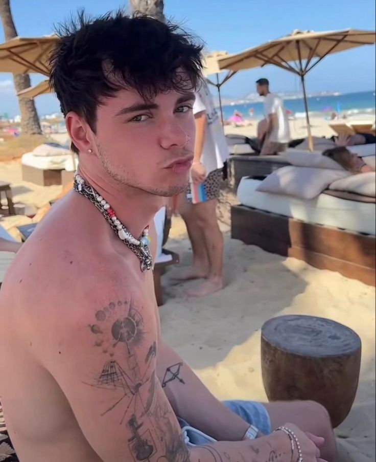THESPAC3ST4R's tweet photo. From when he went to the beach with @DotingWarmth during the summer. https://t.co/VaJ7xN7G9V