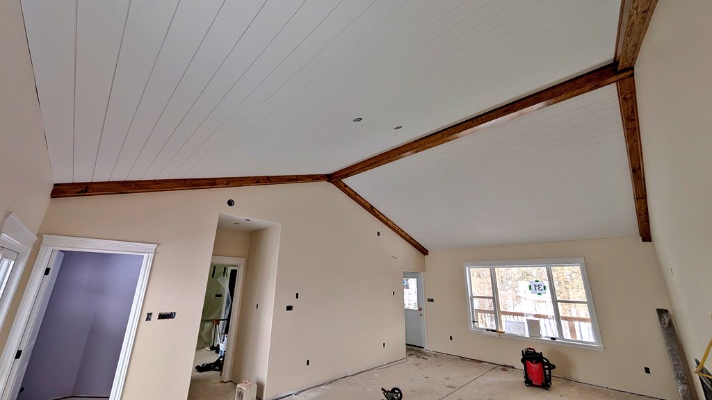 ChrisdotShort's tweet photo. Finished up some faux ceiling beams today. It was a nice change in pace from the norm https://t.co/2mKFKtWYi3