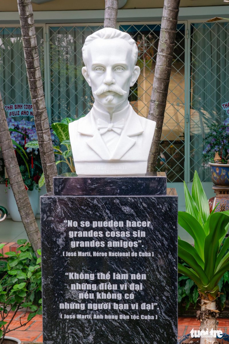 RPolancoF's tweet photo. Cónsul General de Cuba Ariadne Feo evocó el pensamiento martiano al reconocer la amistad pura y leal entre Vietnam y Cuba, y agradeció a la Universidad de Seguridad Popular y a la Universidad de Bellas Artes de Ciudad Ho Chi Minh por su apoyo para realizar la obra escultórica. https://t.co/QebtBzpXDI