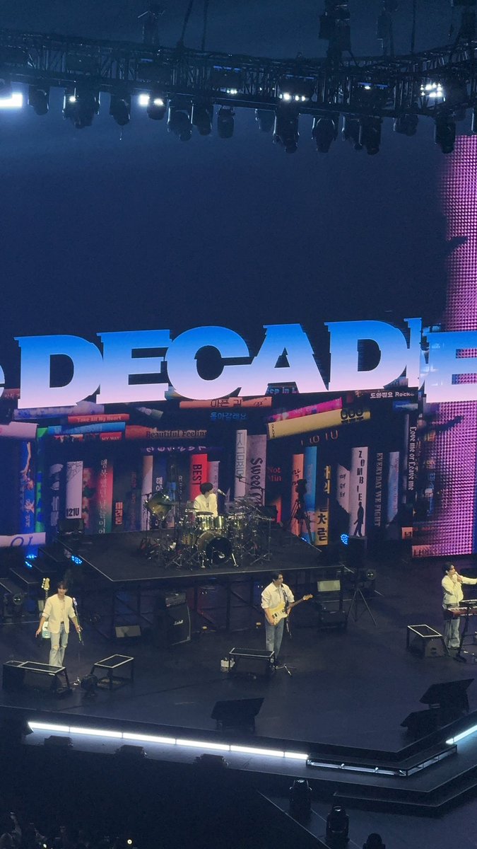 eomyjju's tweet photo. some of my snaps from the decade in manila! 🍀🤍

i hope to see you again day6 pls 🙏 thank you for making my entire year already 🥹🤍 https://t.co/OtAKiH6v9b