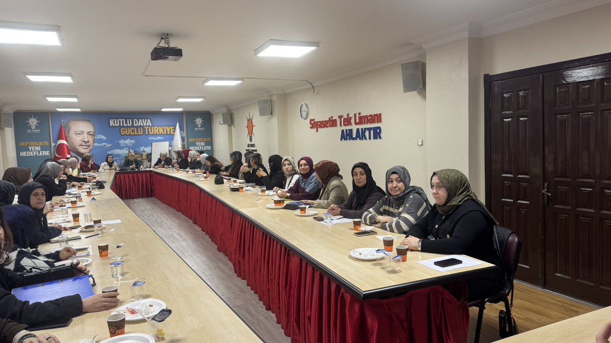 akkadinkocaeli's tweet photo. İl Kadın Kolları Başkanımız Yasemin Özdemir başkanlığında aylık olağan İlçe Başkanları toplantımızı yürütme kurulumuzla birlikte gerçeklestirdik.

Sosyal İşler ilçe Birim Başkanlarımızın da katılım sağladığı toplantımızda Ramazan ayında gerçekleştireceğimiz faaliyetler ve projeler hakkında da istişarelerde bulunduk.

@tugbaisikercan 
@AKKADINGM 
@yyaseminozdemir