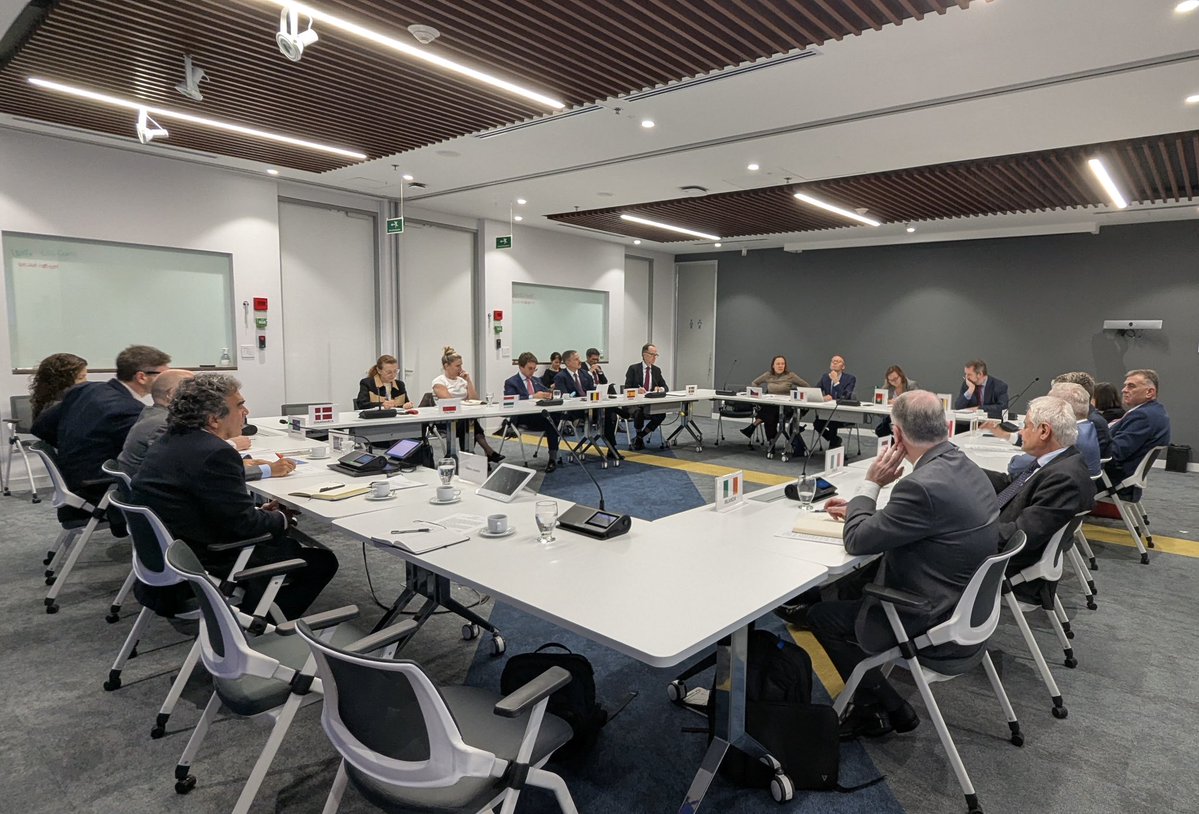 ¡Ya no más show! La diplomacia se maneja dialogando.

Esta mañana me reuní con los embajadores de la Unión Europea en Colombia. Conversamos sobre seguridad, polarización y sostenibilidad, además de la relación profunda que existe con el país. El diálogo serio y respetuoso siempre